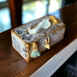 Box für Servietten Alice im Wunderland, Serviettenhalter, Geschenke für sie, Tissue Box, Alice einzigartiges Geschenk, Housewarming Geschenke