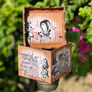 Vintage Alice in Wonderland Jewelry box, Alice in Wonderland jewelry box, Rings holder, Lewis Carrol, pencil box