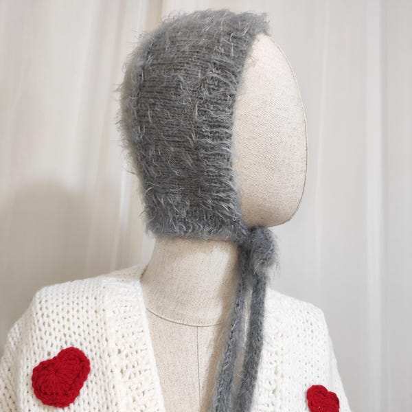 Bonnet en crochet gris tricoté à la main : bonnet d'hiver douillet gris
