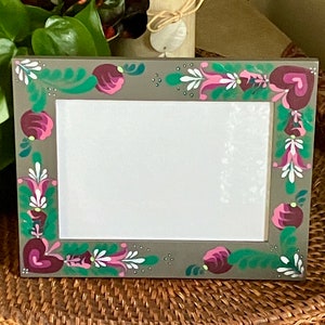 Folk Art Hand Painted 5x7 Wood Photo Frame, Simple and Rustic Frame for your Home,  Mother's Day Gift, Horizontal or Vertical