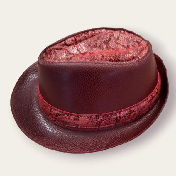 Chapeau cuir bordeaux