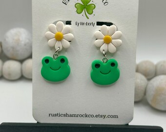 Frog Jewelry, Frog Earrings, Daisy and Frog Earring, Handmade Jewelry, Polymer Clay jewelry, Polymer clay earrings, animal earrings