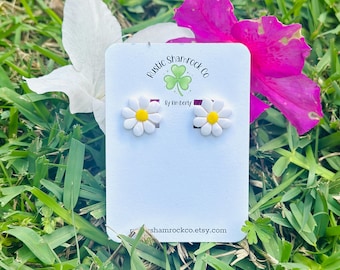 Daisy stud, flower earrings, clay earrings, Daisy flower earrings, polymer clay earrings
