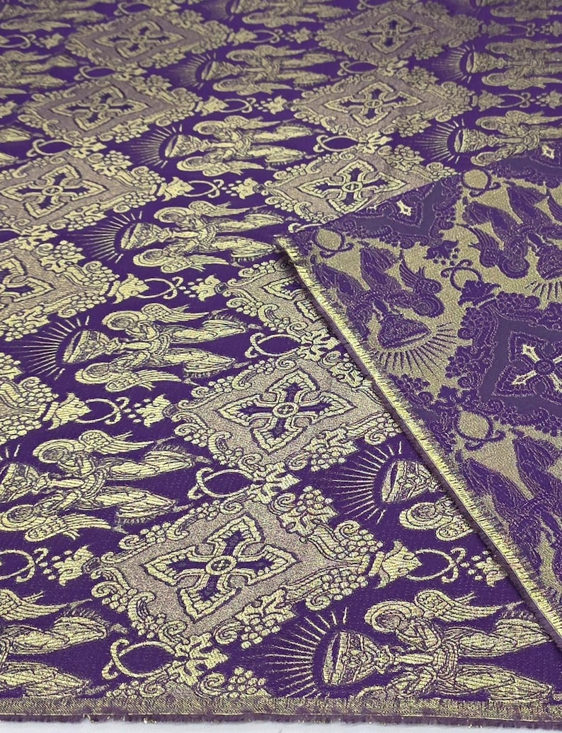 4 kleuren metallic liturgische brokaat jacquardstof per meter voor kerkdecoratie, kerkelijk religieus kruis, hostiebekers, tafelloper, STIJL 225 Purple Gold