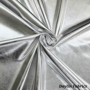 Silberner 4-Wege-Stretch-Metallicfolienstoff (Meterware) – Metallicfolien-Spandex-Lamé-Stoff – Komplett mit Folie bedruckter Stretch-Strickstoff, 152 cm breit, Stil 013