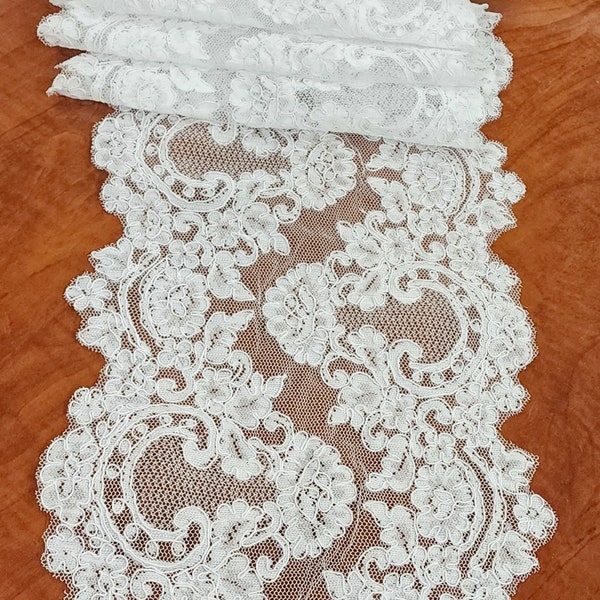 VIT Alencon-spetskant - Snörad - Blommig, vågig spets - Brud - Brudslöjor och kantband - Applikation - 23 cm brett kanttyg - Stil 163