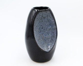 Wazon z kamionki toczonej na kole