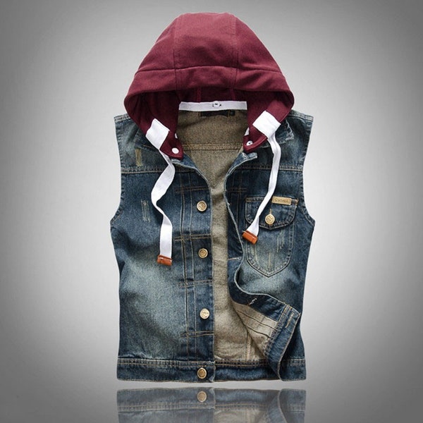 Gilet en jean sans manches pour homme avec capuche bordeaux amovible. Street Wear, Punk, Urban Style, Emo, Skater, Surfer, Biker, Rocker.