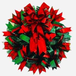 Traditional Plaid Christmas Wreath, Holiday Farmhouse Decor, Red & Green Winter Wreath for Front Door