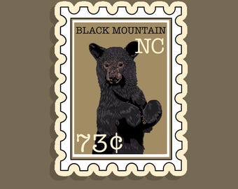 Black Mountain, NC Black Bear Stamp Vinyl geverfde sticker voor bidon, laptop, auto