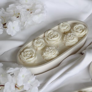 Floral Soy Candle in White Bowl: Roses & Peonies, Vanilla Cinnamon Scent