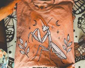 Praying Mantis Medieval Entomology Mantis Shirt Insect Lover Gift Nature Graphic Tee Bug Enthusiast Shirt Garden Inspired Clothing