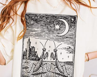 Mantis religiosa, entomología medieval, camiseta de mantis, regalo para amantes de los insectos, camiseta con gráficos de la naturaleza, camiseta para entusiastas de los insectos, ropa inspirada en el jardín
