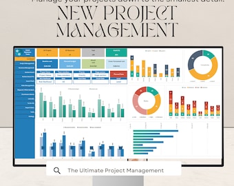 Può includere: Uno schermo di computer che mostra un cruscotto di gestione dei progetti con grafici e diagrammi. Il cruscotto include dati su attività, rischi, budget e progressi. Il testo "The Ultimate Project Management" è visualizzato nella parte inferiore dello schermo.