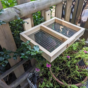 Handmade Pine Fence Bird Feeder: Large Tray, Easy Clean