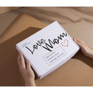 Etiqueta de encomenda Love Mom. Uma maneira única de endereçar seu presente. Pacote de cuidados para faculdade. Baixe, imprima, escreva o endereço à mão e envie | PDF