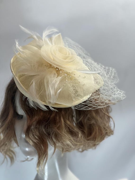 Fascinator Hat Veil Feather Cream White Cream Wedding Church Fascinator Hat Beige Veil Feather  main image 2