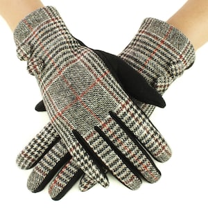 Elegant Gray Plaid Gloves - Touchscreen Compatible - Warm Winter Accessory Plaid Winter Gloves – Stylish and Cozy Accessory