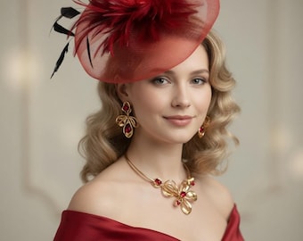 Red Feder Fascinator: Elegantes Headpiece für Derby, Hochzeit