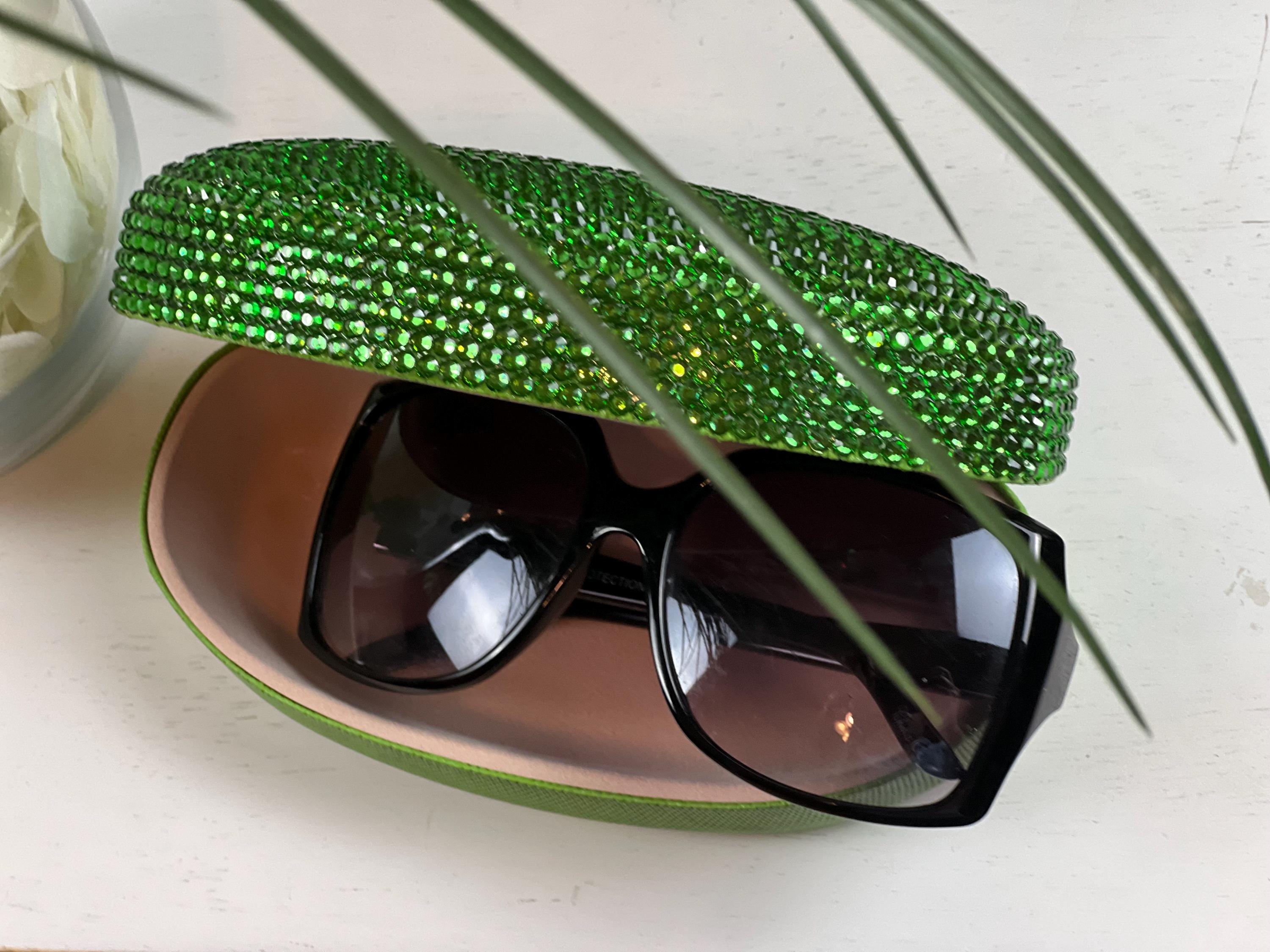Elegant Green Sunglasses with Rhinestone Detail Cat main image 2