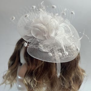 White Fascinator Hat Perfect for Derby Days Wedding Fascinator Church Fascinator Tea Hat  Tea Hat Fascinator Wedding Hat Church Hat
