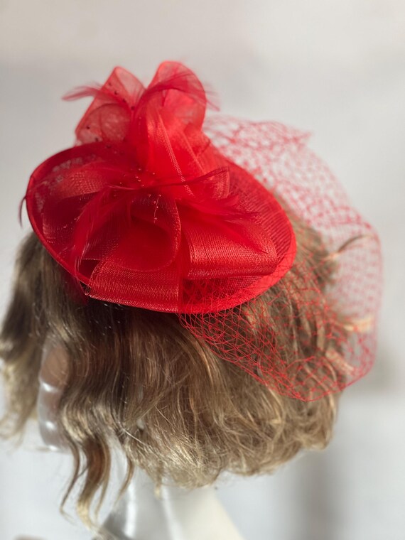 Red Fascinator Hat: Elegant Feather & Veil Headpiece - Etsy display picture 2