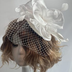 White Fascinator Hat Perfect for Derby Days Wedding Fascinator Church Fascinator  Tea Hat Fascinator Wedding Hat Church Hat