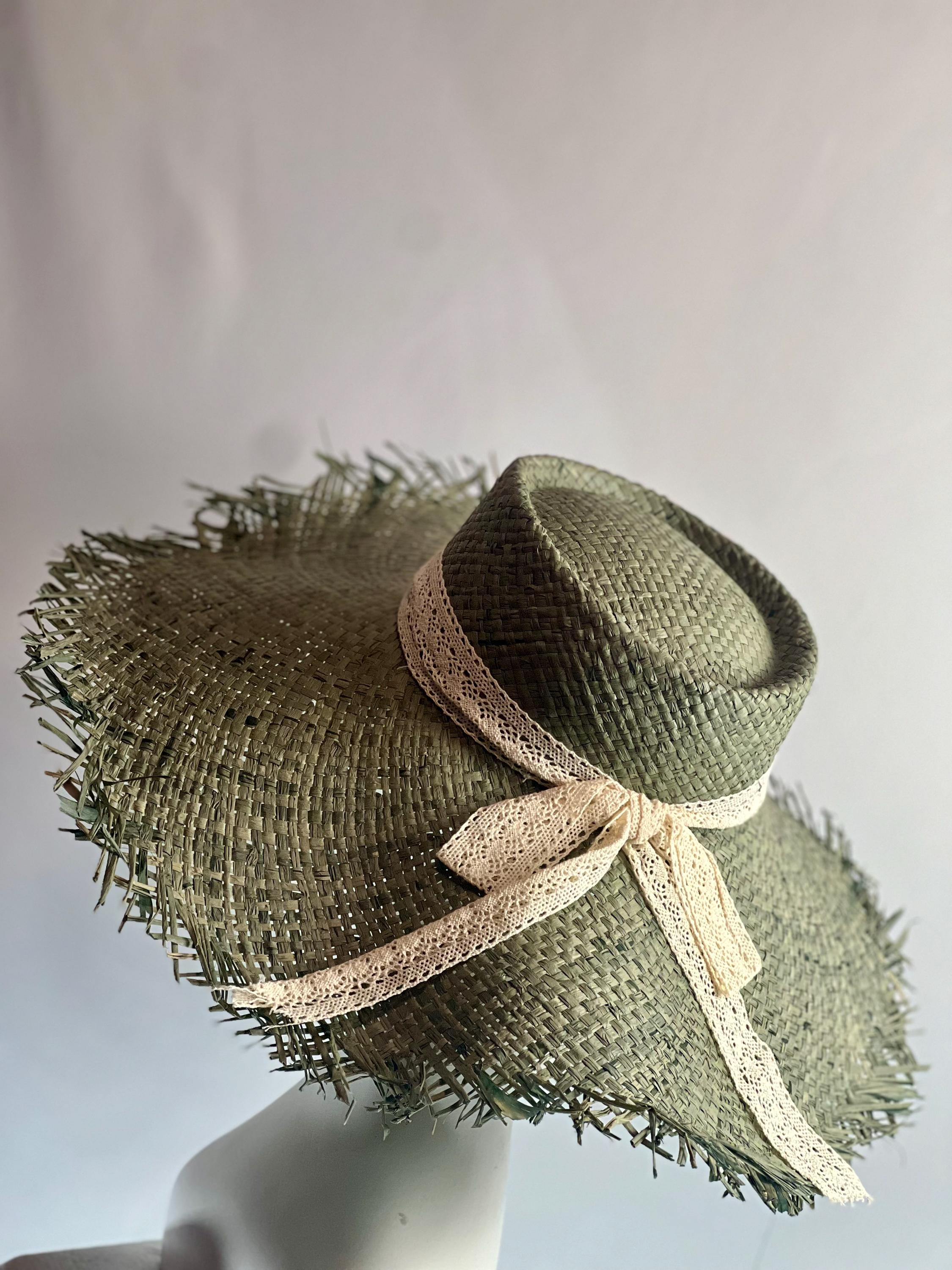 Olive Green Raffia Sun Hat: Frayed Wide Brim With Lace  display picture 2