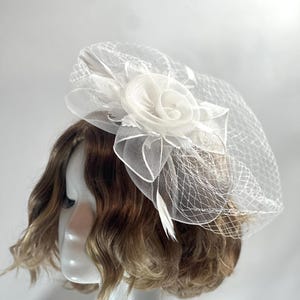 White Fascinator Hat Perfect for Derby Days Wedding Fascinator Church Fascinator Tea Hat  Tea Hat Fascinator Wedding Hat Church Hat