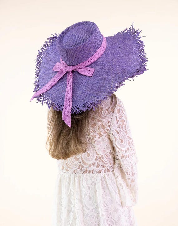Purple straw/raffia wide rim hat Vintage 1950s Purple Raffia Fringe Novelty Straw Summer Sun  main image 3