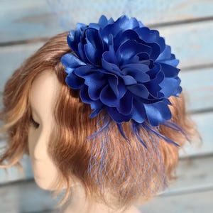 Royal Blue Floral Fascinator: Vintage-Inspired Feathered Headpiece