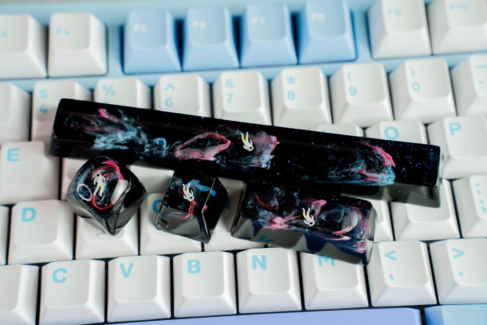 Galaxy Keycap Resin OEM Profile, Astronaut Keycap, Gravity in ...