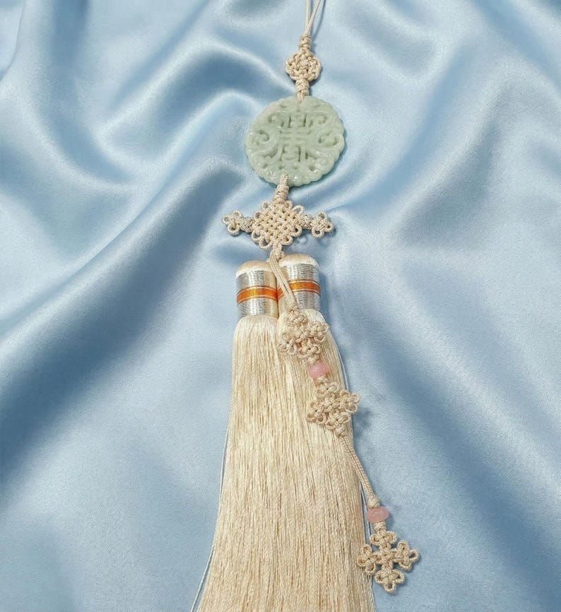 Jade Norigae – Elegant Korean Traditional Hanbok Ornament Beige