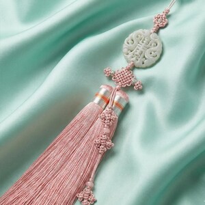 Jade Norigae – Elegant Korean Traditional Hanbok Ornament Silk Pink
