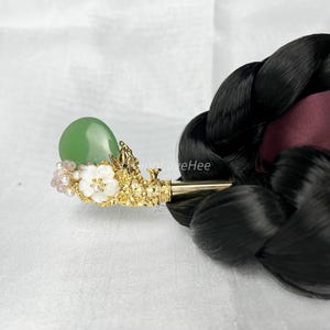 Aventurine Handcrafted Korean Binyeo "cherry blossom" | Traditional Hairpin with Aventurine | Elegant Korean Hair Accessory