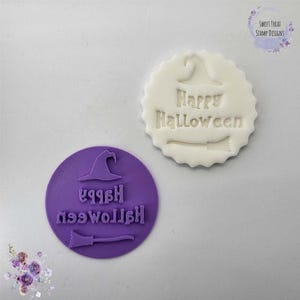 Embosser pour balai et chapeau de sorcière Happy Halloween