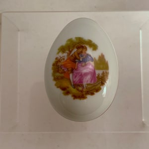 Porcelain Egg Box with &#39;The Lovers&#39;