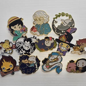 Pines de esmalte de dibujos animados con temática de anime Studio Ghibli El viaje de Chihiro Howl Totoro Cardcaptor Death Note