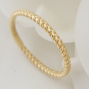 Solido e delicato anello a fascia intrecciata in oro 14k - Anello nuziale - Anelli impilabili - Per lei - Oro giallo