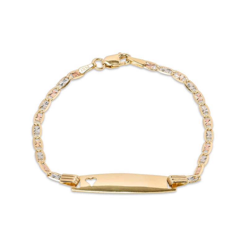 K&ouml;nnte beinhalten: Ein goldenes Armband mit einem rechteckigen Anh&auml;nger, der ein herzf&ouml;rmiges Ausschnitt hat. Das Armband ist aus dreifarbigem Gold: Gelb, Wei&szlig; und Rotgold.