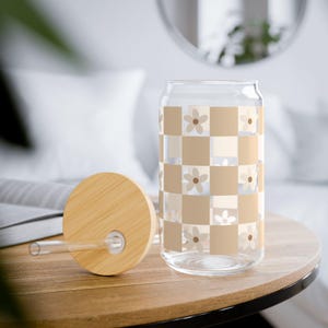 Chic Checkered Daisy Sipper Glass, 16oz | Stylish Drinkware for Home Decor, Summer Parties, Eco-Friendly Gifts, Sustainable Living