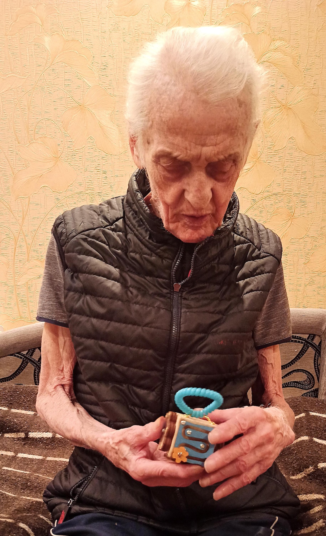 BusyCube per anziani, regalo per nonni con demenza senile