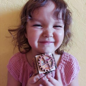 Occupé cube pour tout-petits, Jouets agités, Jouets sensoriels, Jouets éducatifs, Jouets Montessori, Cube d'activités, Cadeau de Noël pour bébé, Planche de voyage occupée