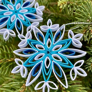 Fiocchi di neve quilled/fiocco di neve di carta/ornamento quilled/ornamento fiocco di neve/ornamento natalizio personalizzato/ornamento di carta/mandala natalizio