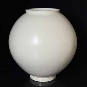 Handmade Korean Medium Moon jar Matt