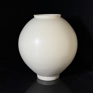 Handmade Korean Medium Moon jar Matt