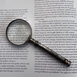 Vintage Silver Handlupe mit gewebtem Gittermustergriff, perfekt zum Lesen und für Präzisionsaufgaben | Handgemacht