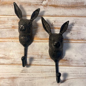 Pair of Sturdy Wall-Mounted Cast Iron Rabbit Head Hook Hanger for Hats, Coats, Clothes - Ideal for Kitchen, Bathroom, Bedroom, Office