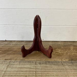 Decorative wooden plate stand