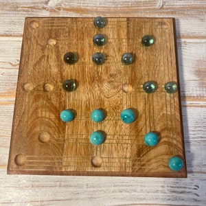 Jeu de billes Morris Nine Mans avec plateau en bois | Jeu de billes de stratégie original en solitaire | 20 billes de verre | Jeu traditionnel en bois